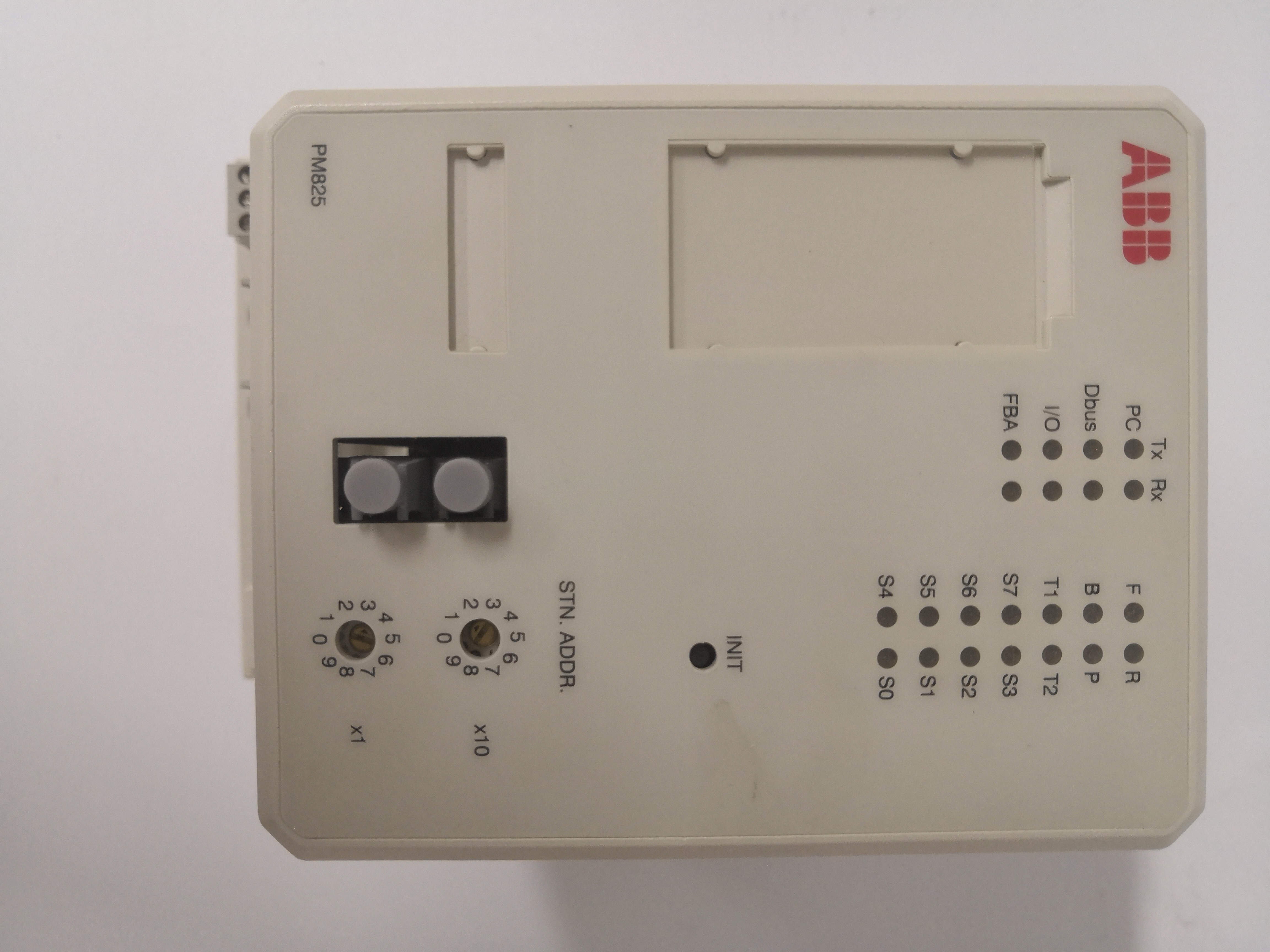 ABB   PM825 3BSE010796R1    冗余系統(tǒng)控制模塊